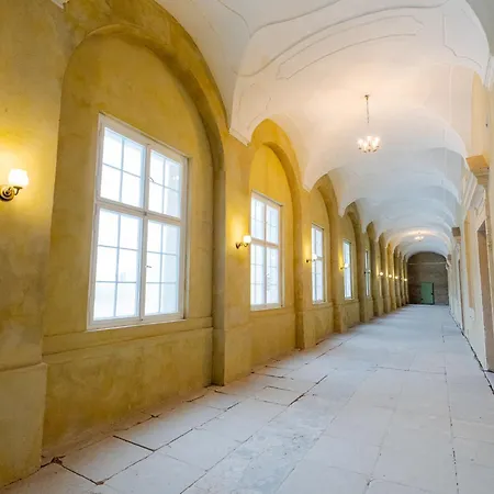 Zamek Отель Мендзылесие