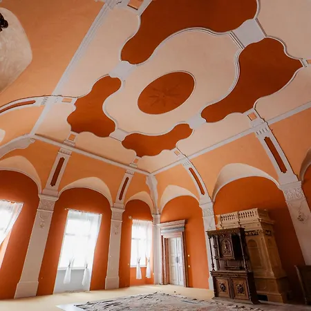 Zamek Отель Мендзылесие