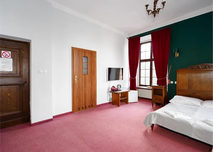 Zamek فندق مينزليجة