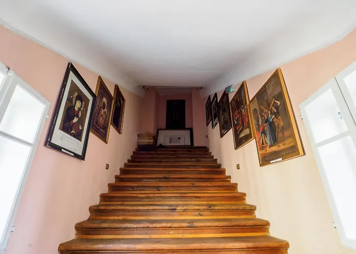 Zamek فندق مينزليجة